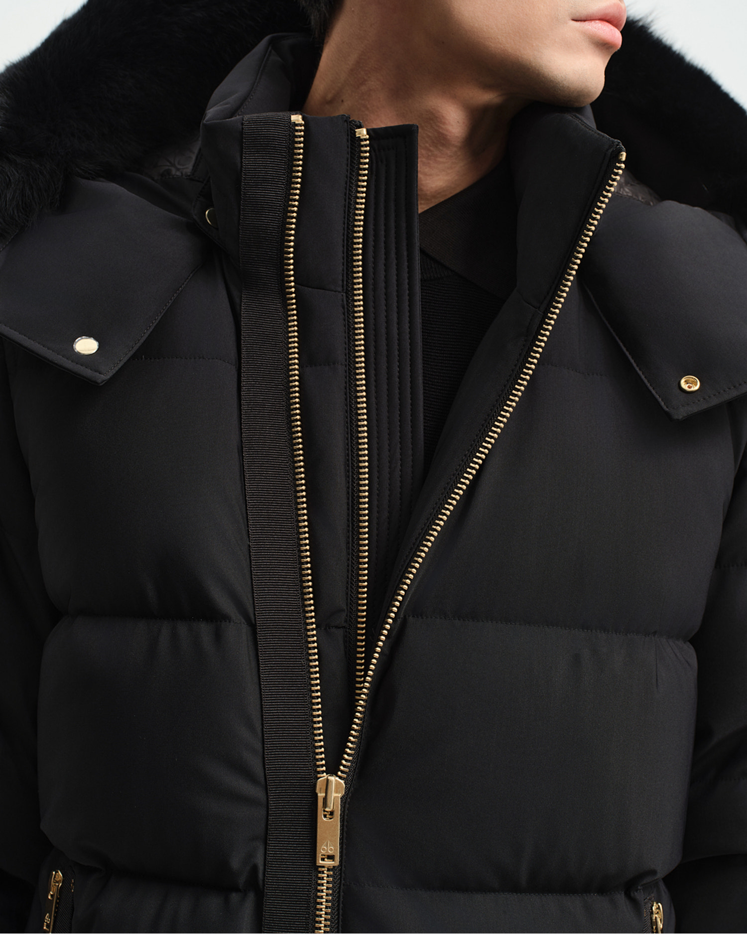 BLOUSON AVIATEUR NYLUXE STAGG AVEC BORDURE EN PEAU LAINÉE – SÉRIE OR-NOIR