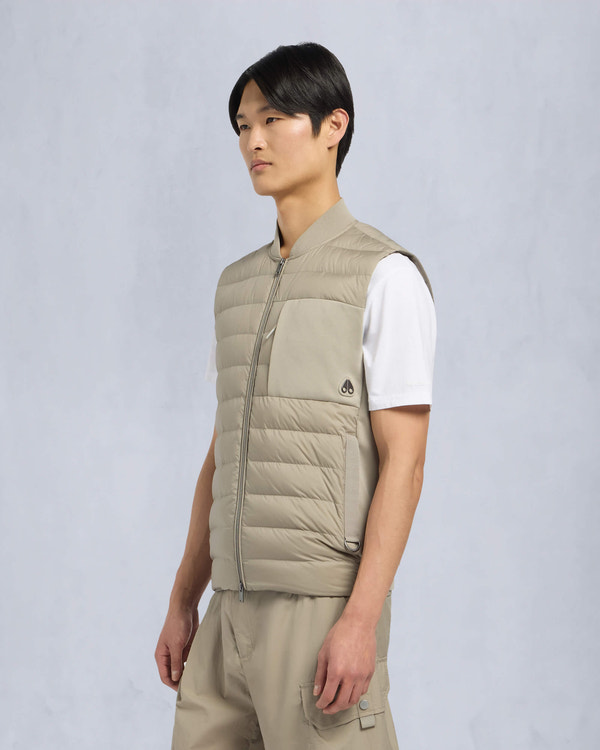 Moose Knuckles Mens Anderson Air Down Hybrid Vest  M15MV457 Front