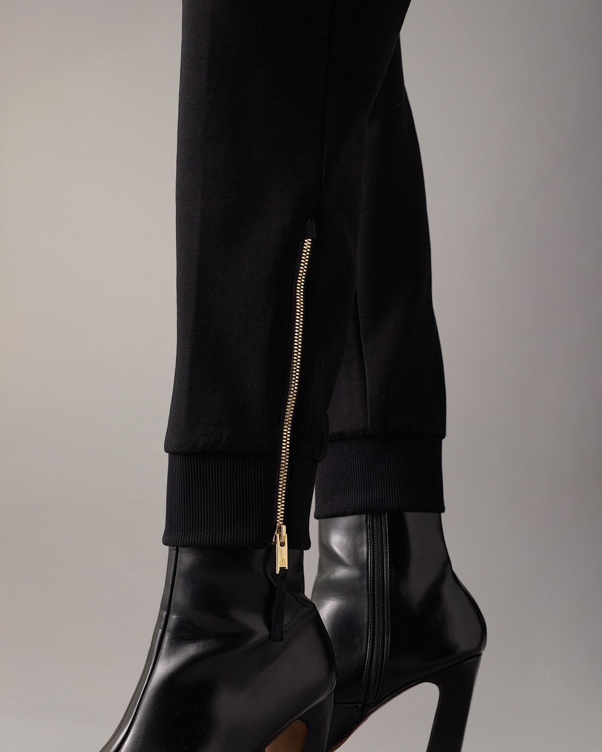 Moose Knuckles - M35LR800G - Gold Series Mixed Media Joggers in Neoprene - WOMENS -  - Detail6