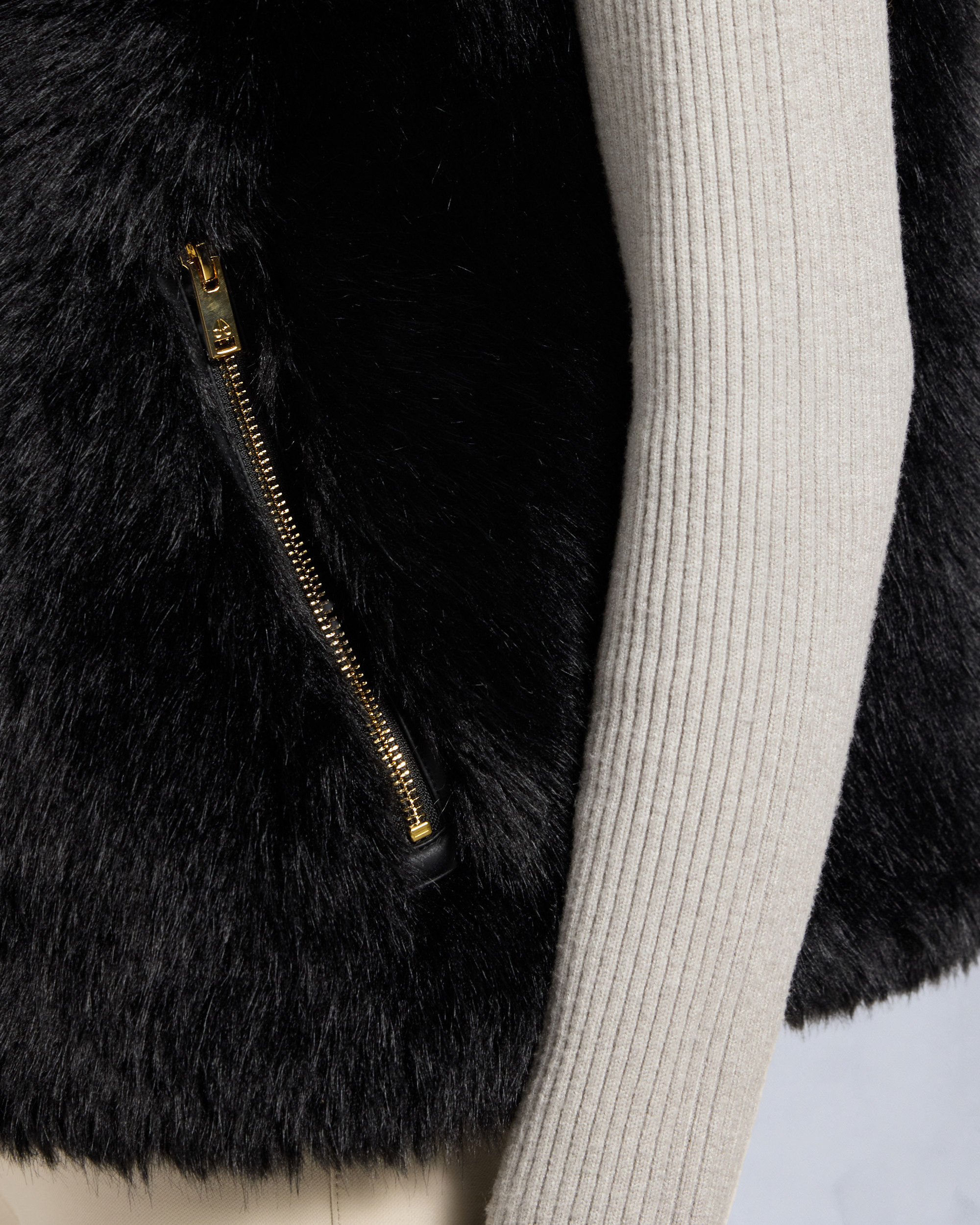 Moose Knuckles - M35LV462G - Gold Series River Bunny Vest - WOMENS -  - Detail6