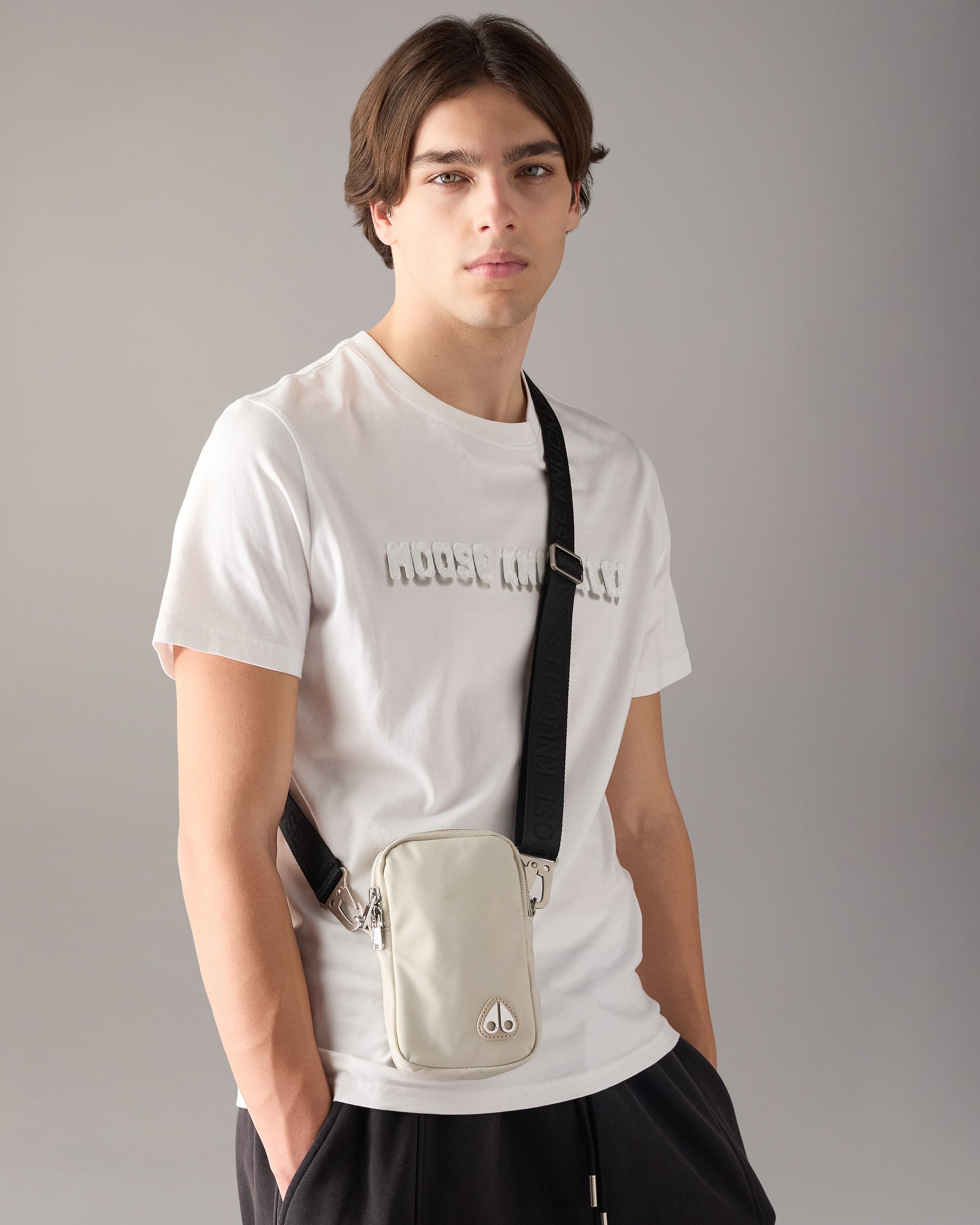 ムースナックル（Moose Knuckles）LED クロスボディバッグ Dial Crossbody Bag | Moose Knuckles