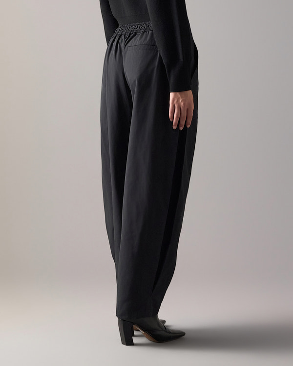 Moose Knuckles Womens Edge Barrel Pants  M36LR753 Back