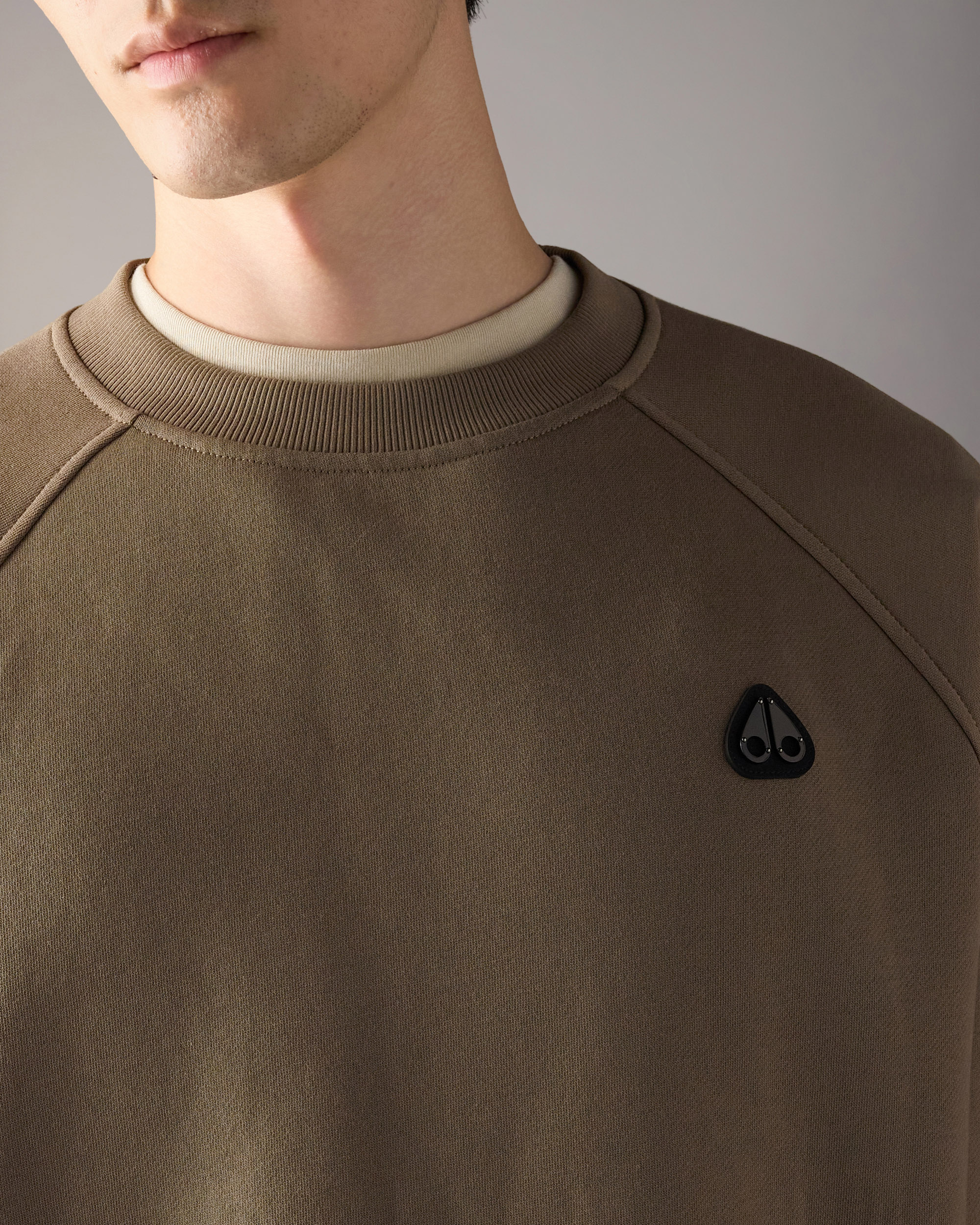 Moose Knuckles Mens Yul Crewneck Sweatshirt  M36MS637 Detail1